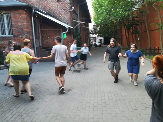 Wspólnota „Zjednoczeni w Duchu” tańczy taniec belgijski