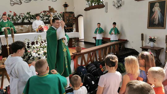 Poświęcenie tornistrów i plecaków